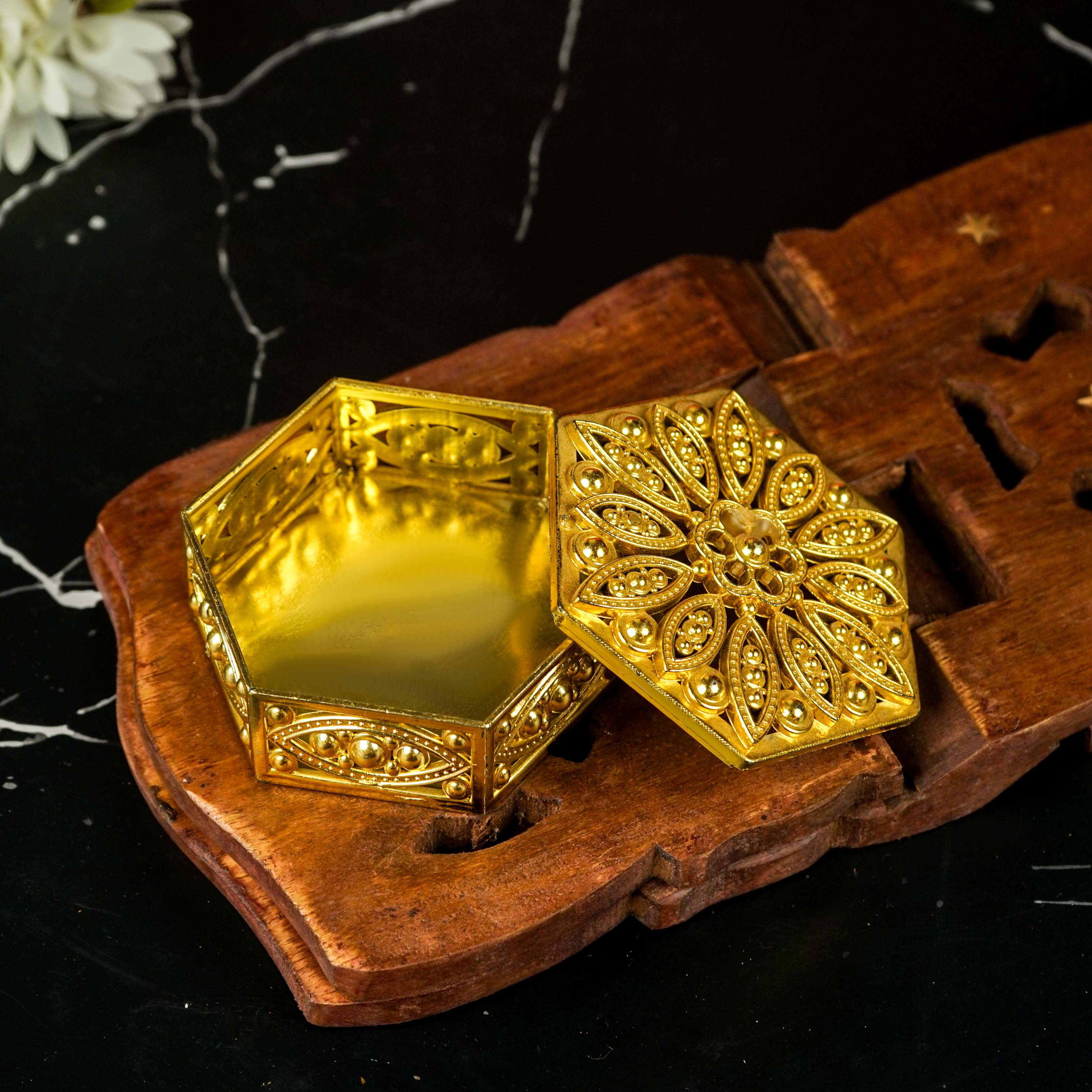 Sri Rudra Gold Fancy Heaxgon Box (EAN Code 8906101491872) | Grocsy