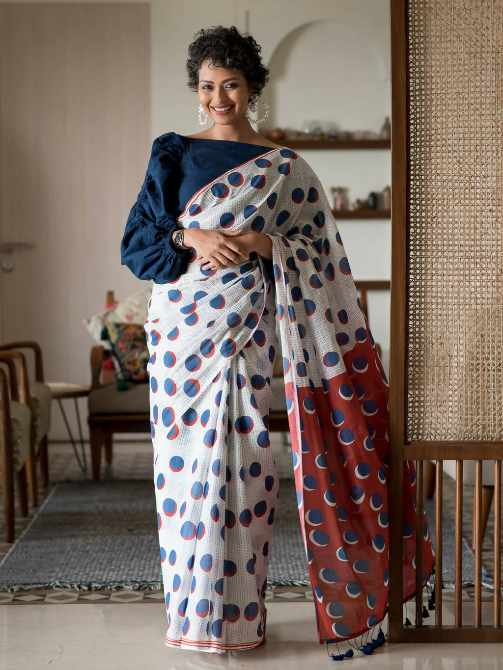 Suta Off White Polka Dots Pure Cotton Saree | Grocsy