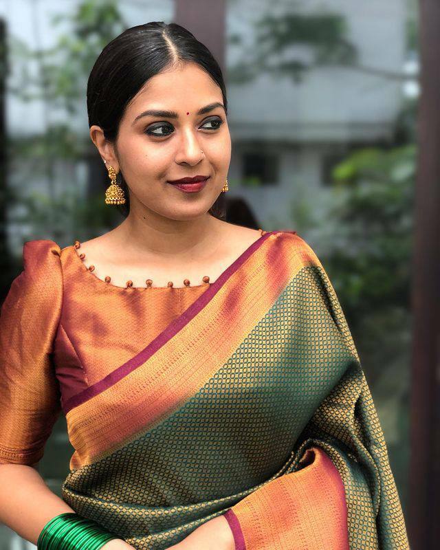 Vamika Weaving Banarasi Jacquard Green Kanjivaram Saree | Grocsy