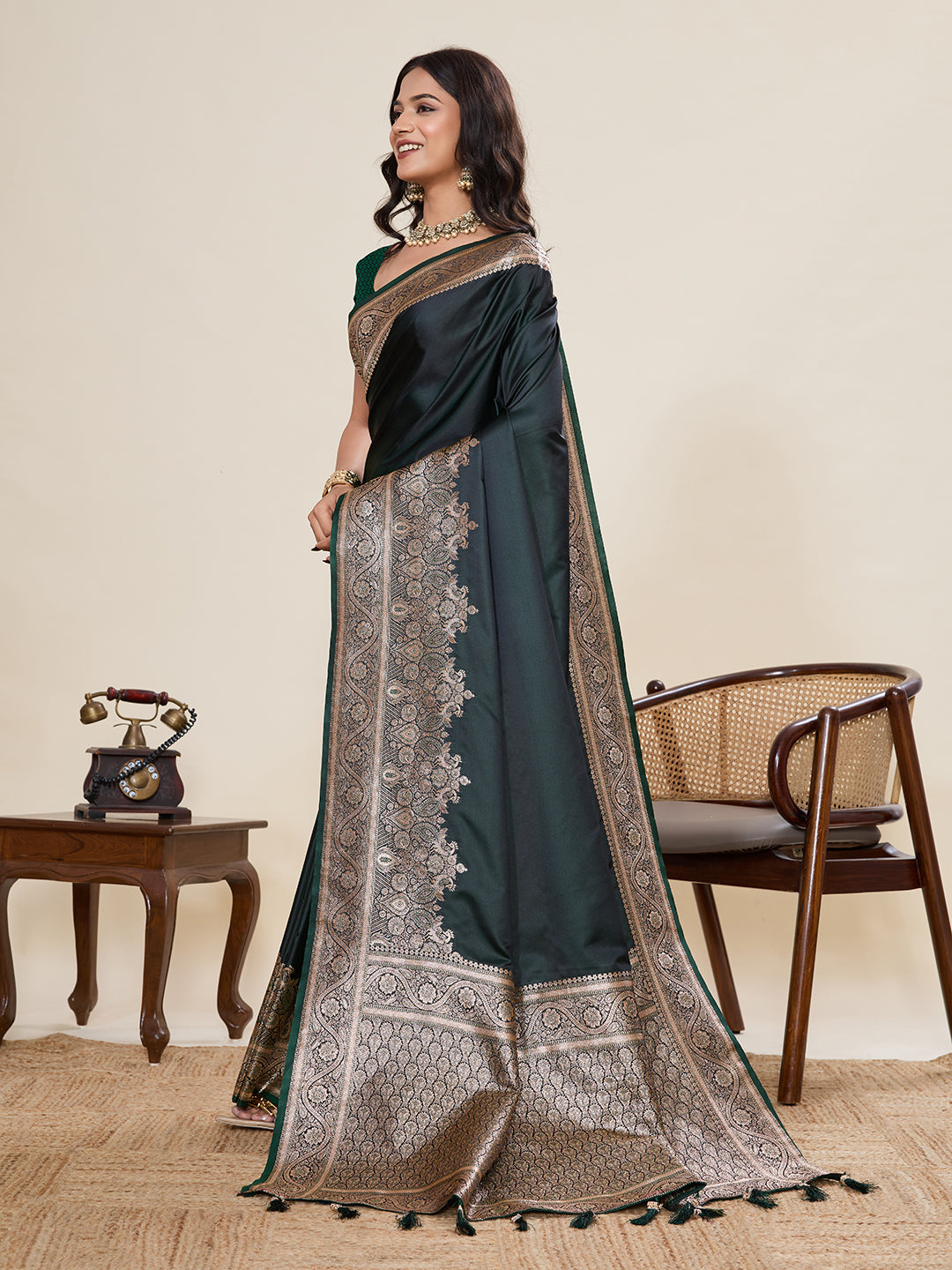 Vedant Vastram Soft Litchi Silk Banarasi Silk Jacquard Saree - Green | Grocsy