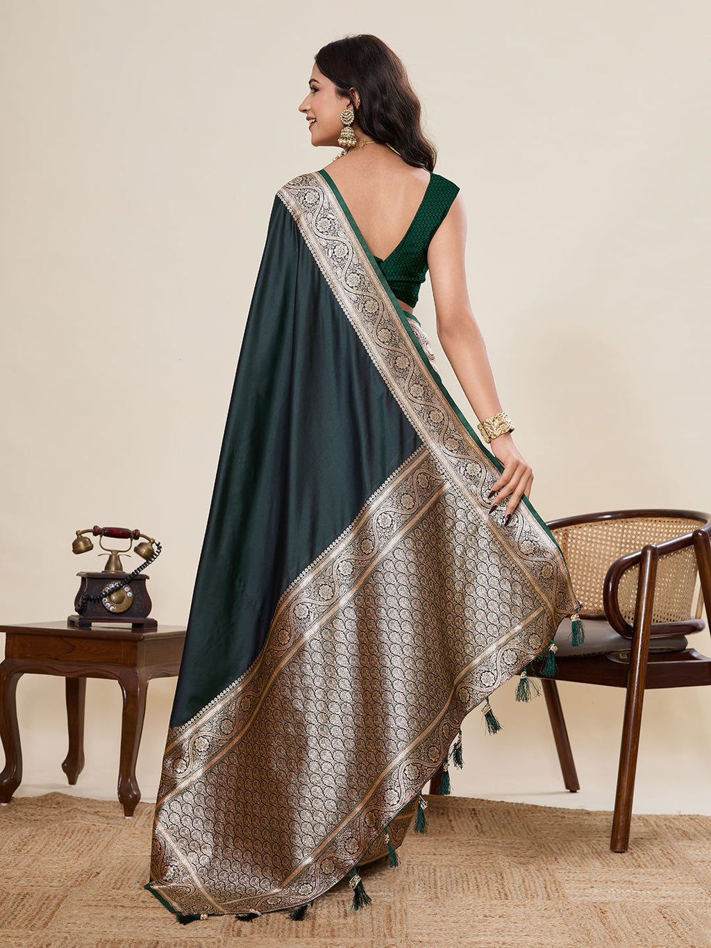 Vedant Vastram Soft Litchi Silk Banarasi Silk Jacquard Saree - Green | Grocsy