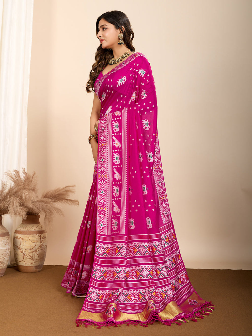 Vedant Vastram Maslin Dola Silk Kanjeevaram Silk Saree - Magenta | Grocsy