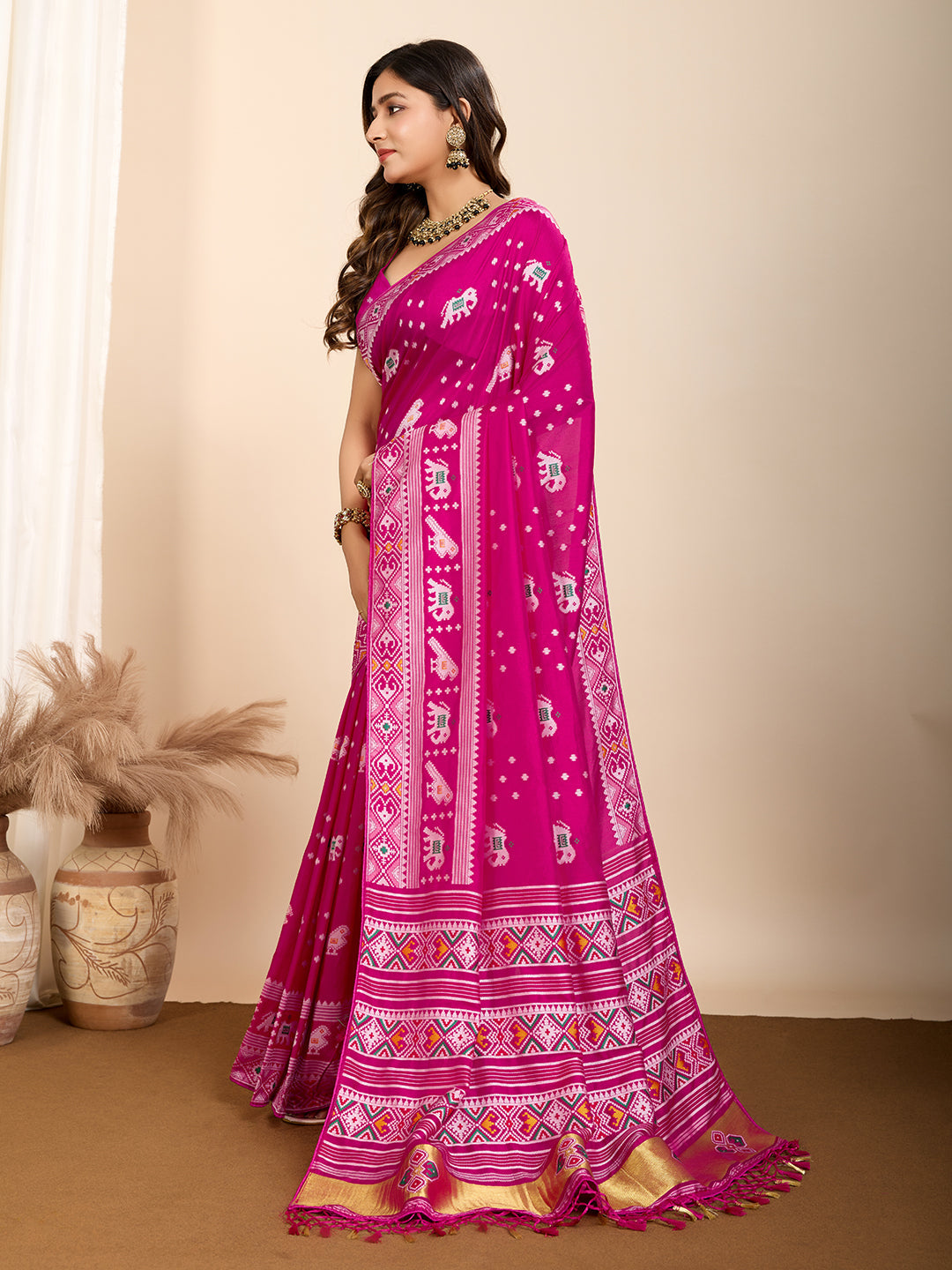 Vedant Vastram Maslin Dola Silk Kanjeevaram Silk Saree - Magenta | Grocsy
