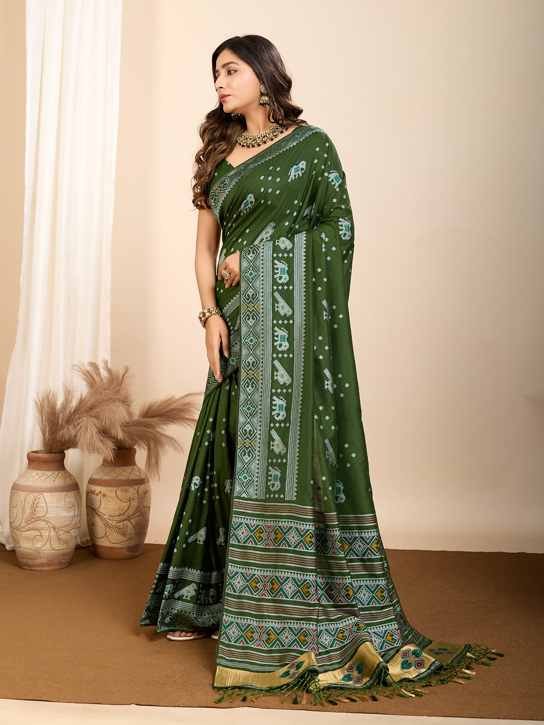 Vedant Vastram Maslin Dola Silk Kanjeevaram Silk Saree - Mahendi | Grocsy