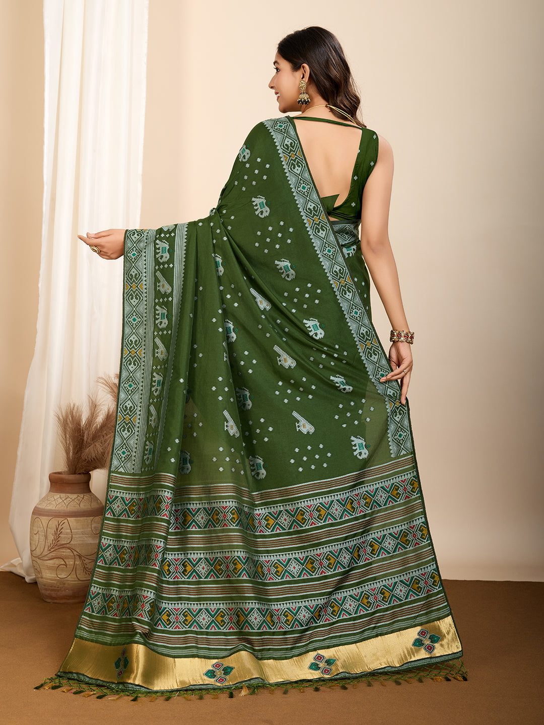 Vedant Vastram Maslin Dola Silk Kanjeevaram Silk Saree - Mahendi | Grocsy