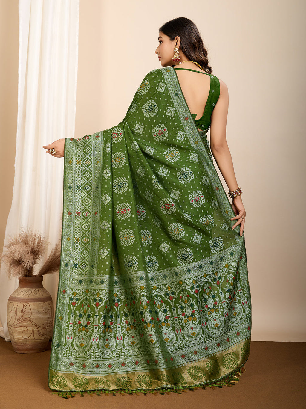 Vedant Vastram Maslin Dola Silk Kanjeevaram Silk Saree - Mahendi | Grocsy