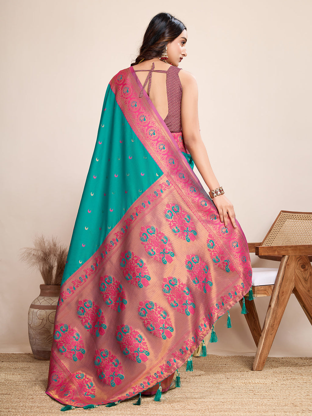 Vedant Vastram Soft Litchi Silk Kanjeevaram Silk Saree - Seegreen | Grocsy