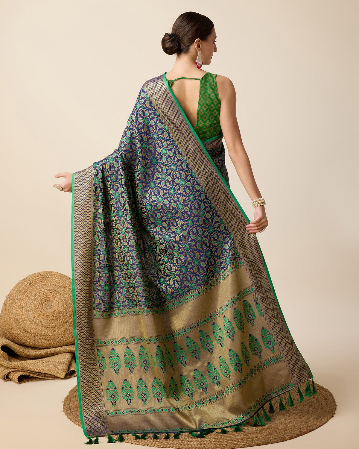 Vedant Vastram Soft Litchi Silk Kanjeevaram Silk Saree - Green | Grocsy