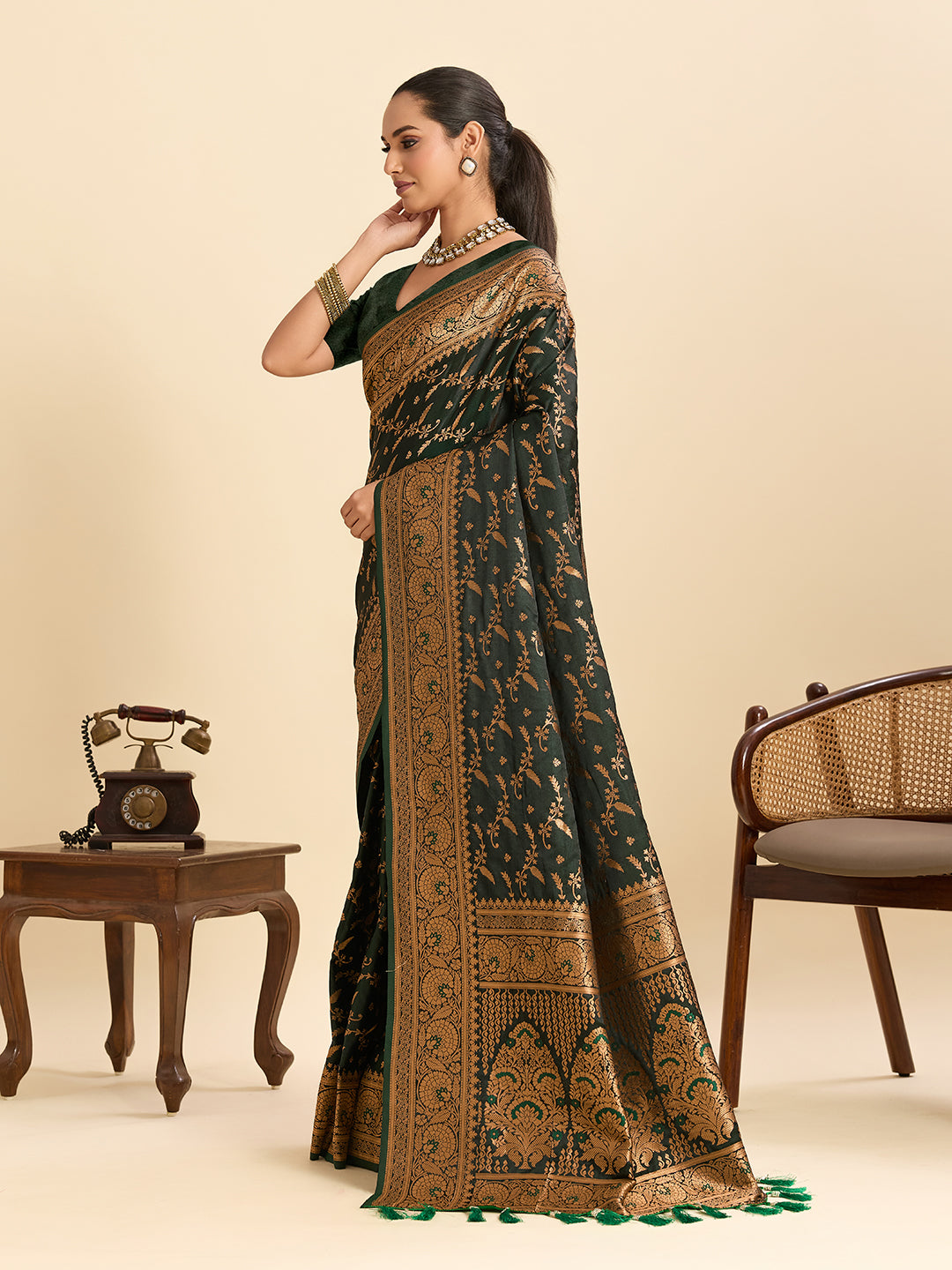 Vedant Vastram Soft Litchi Silk Banarasi Silk Jacquard Saree - Green | Grocsy