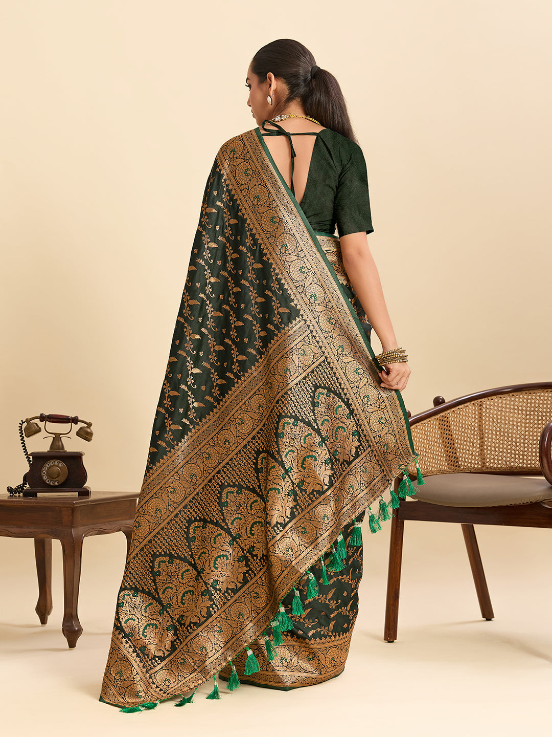 Vedant Vastram Soft Litchi Silk Banarasi Silk Jacquard Saree - Green | Grocsy
