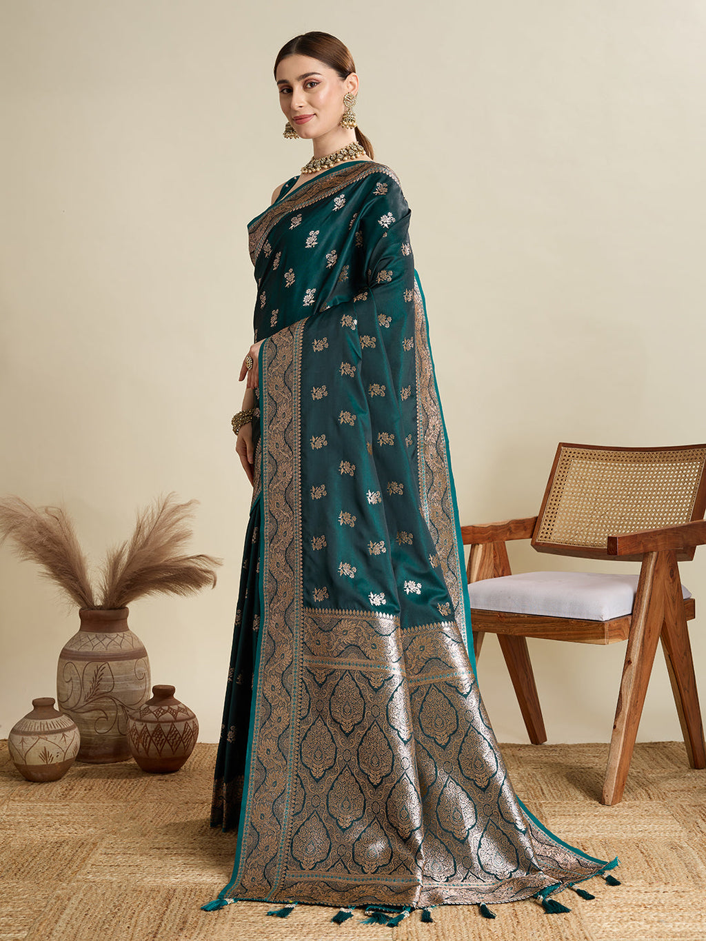 Vedant Vastram Soft Litchi SIlk Banarasi Silk Jacquard Saree - Green | Grocsy