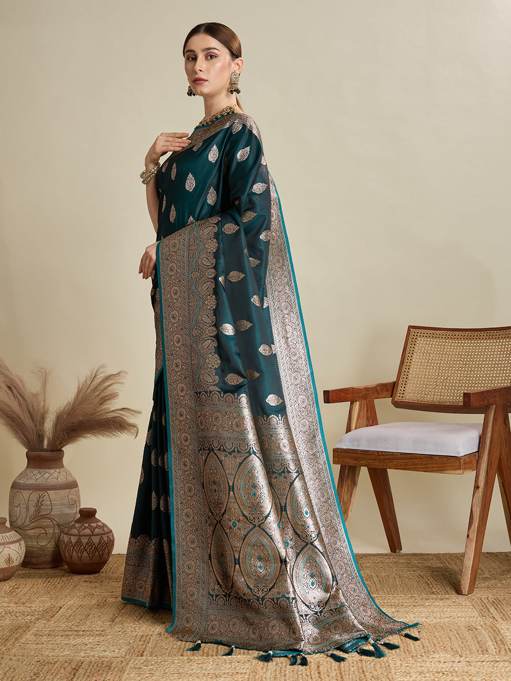 Vedant Vastram Soft Litchi SIlk Banarasi Silk Jacquard Saree - Green | Grocsy