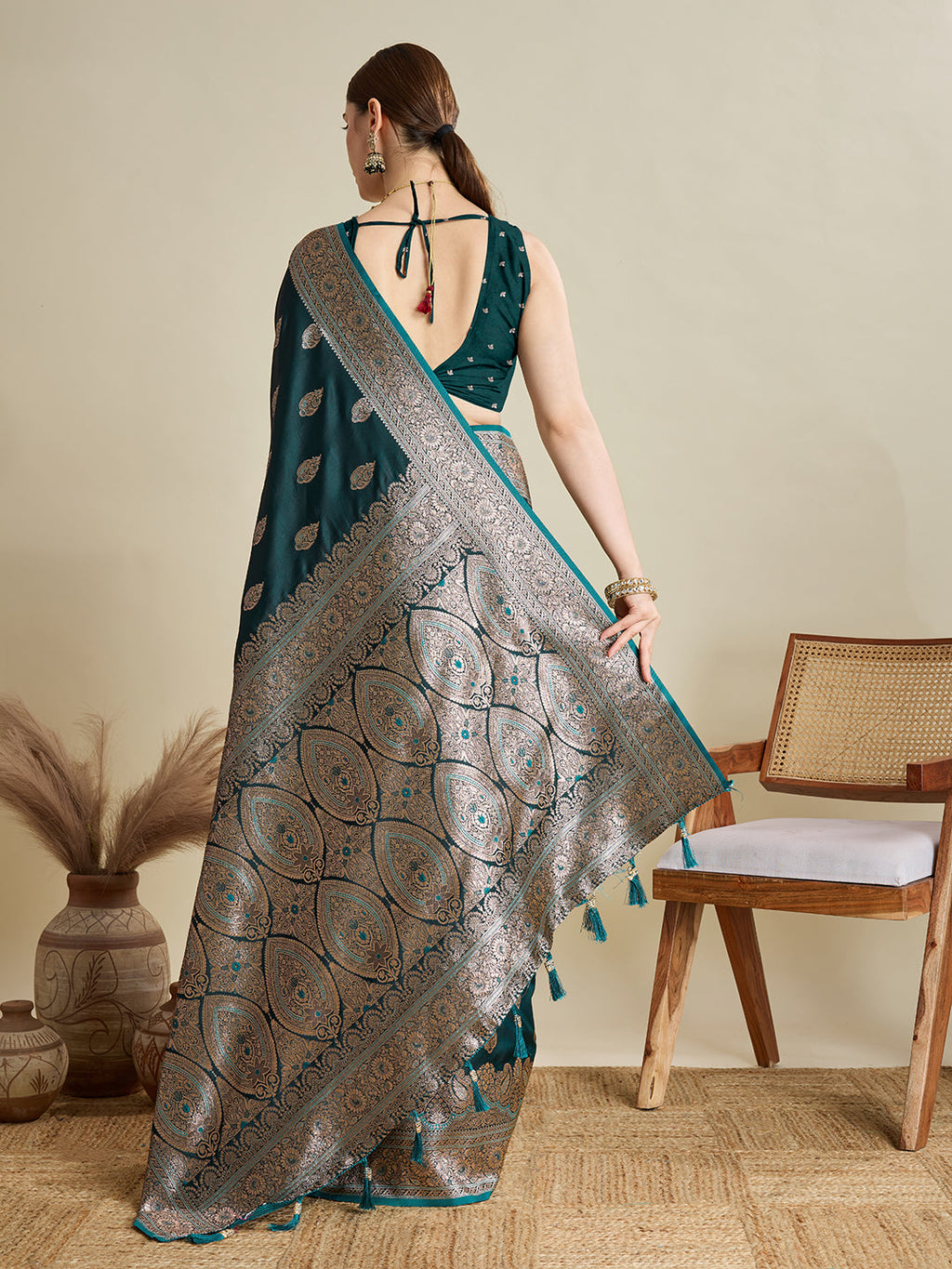 Vedant Vastram Soft Litchi SIlk Banarasi Silk Jacquard Saree - Green | Grocsy