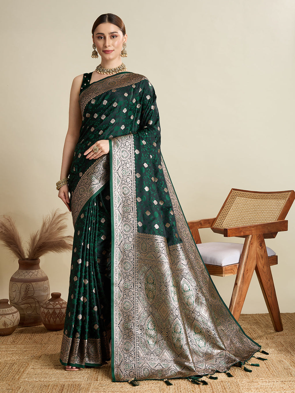 Vedant Vastram Soft Litchi SIlk Banarasi Silk Jacquard Saree - Green | Grocsy