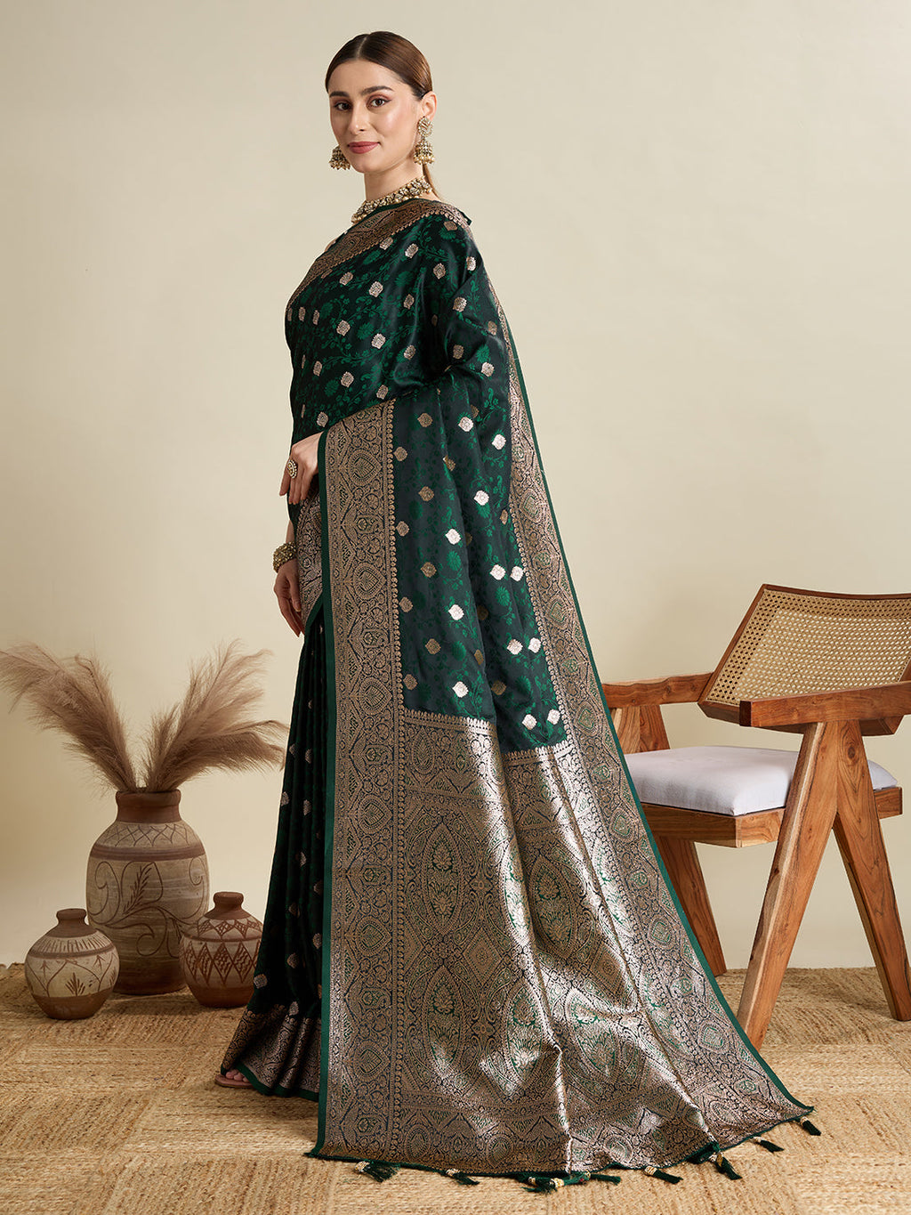 Vedant Vastram Soft Litchi SIlk Banarasi Silk Jacquard Saree - Green | Grocsy