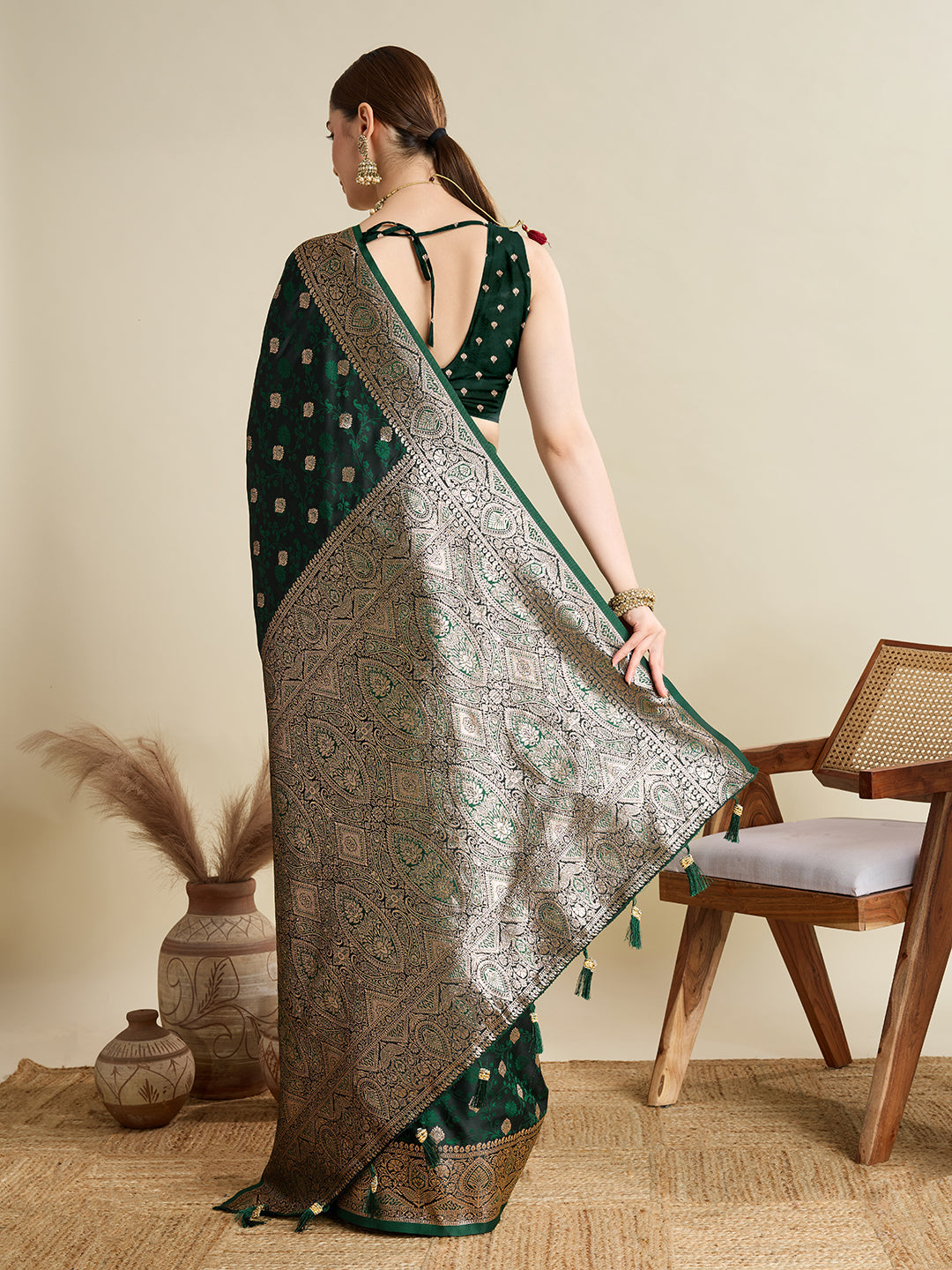 Vedant Vastram Soft Litchi SIlk Banarasi Silk Jacquard Saree - Green | Grocsy