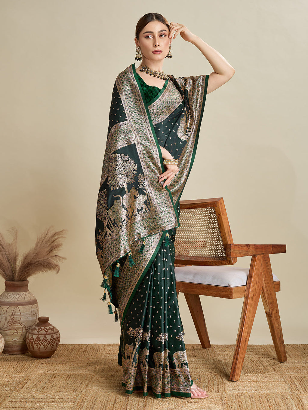 Vedant Vastram Soft Litchi SIlk Banarasi Silk Jacquard Saree - Green | Grocsy