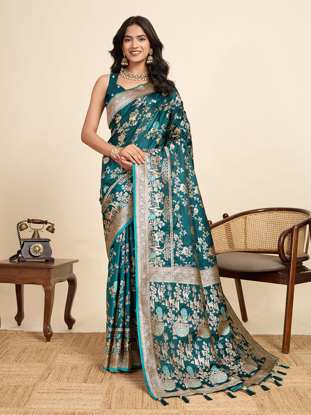 Vedant Vastram Soft Litchi Silk Paithani Jacquard Saree - Rama | Grocsy