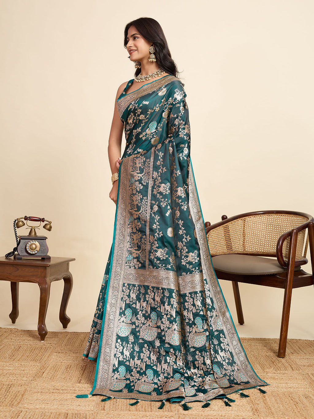 Vedant Vastram Soft Litchi Silk Paithani Jacquard Saree - Rama | Grocsy