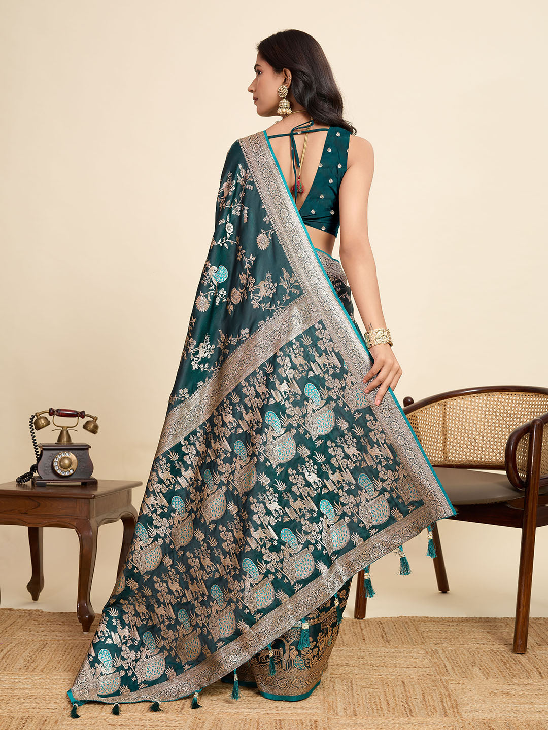 Vedant Vastram Soft Litchi Silk Paithani Jacquard Saree - Rama | Grocsy