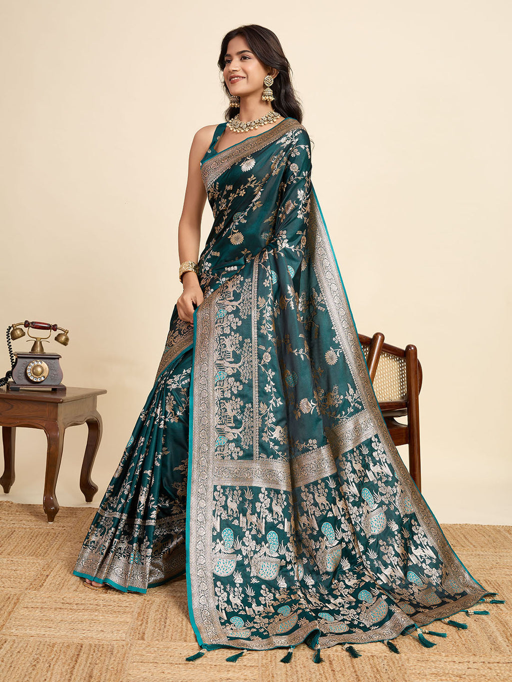 Vedant Vastram Soft Litchi Silk Paithani Jacquard Saree - Rama | Grocsy