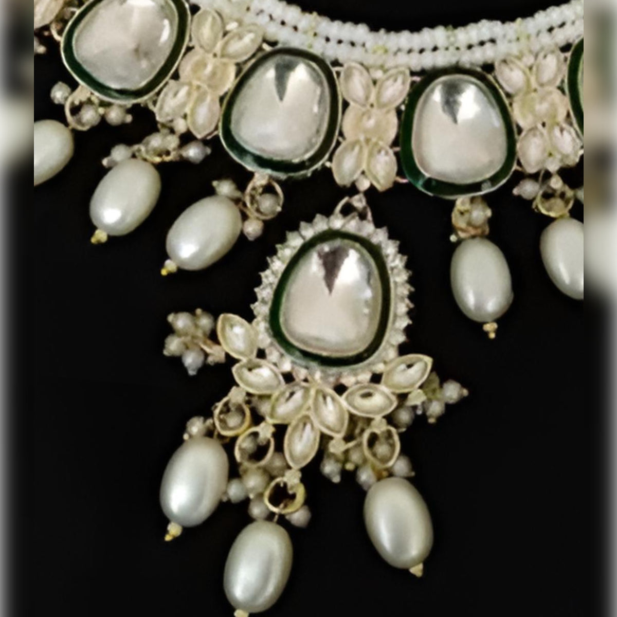Jewel City Exquisite Pearl and Emerald Necklace Set | Grocsy