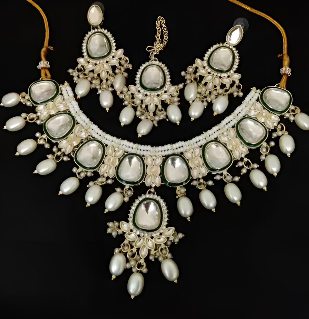 Jewel City Exquisite Pearl and Emerald Necklace Set | Grocsy