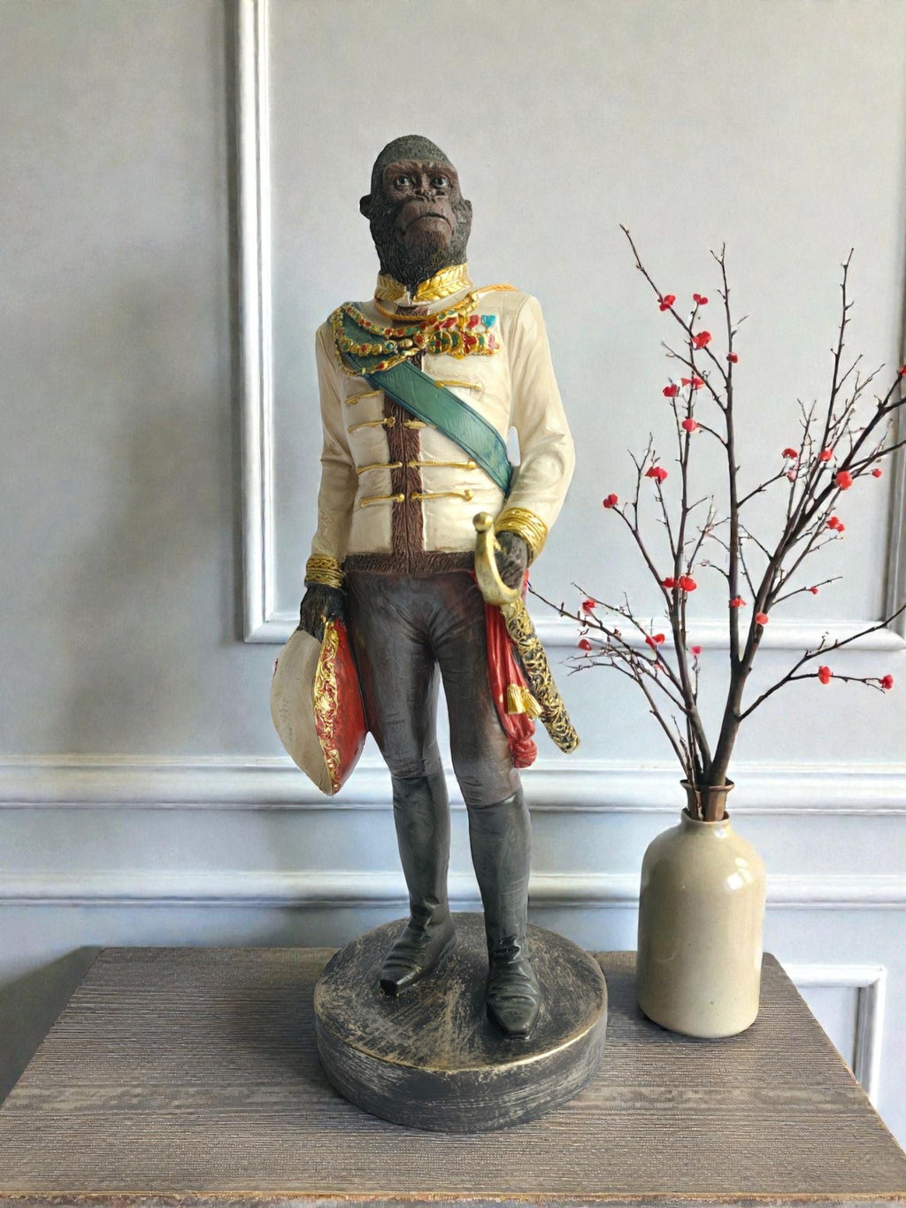 Sun Mun Decors Royal Gorilla | Grocsy