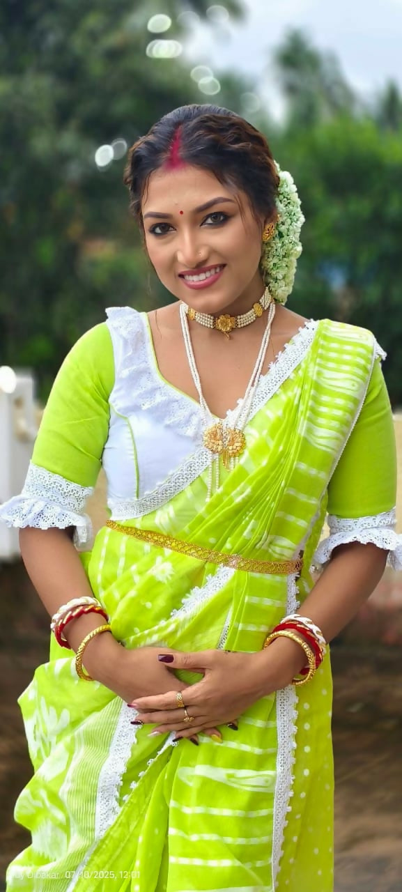 Exclusive Collection Beautiful Parrot Green Jaal Jamdani Saree | Grocsy
