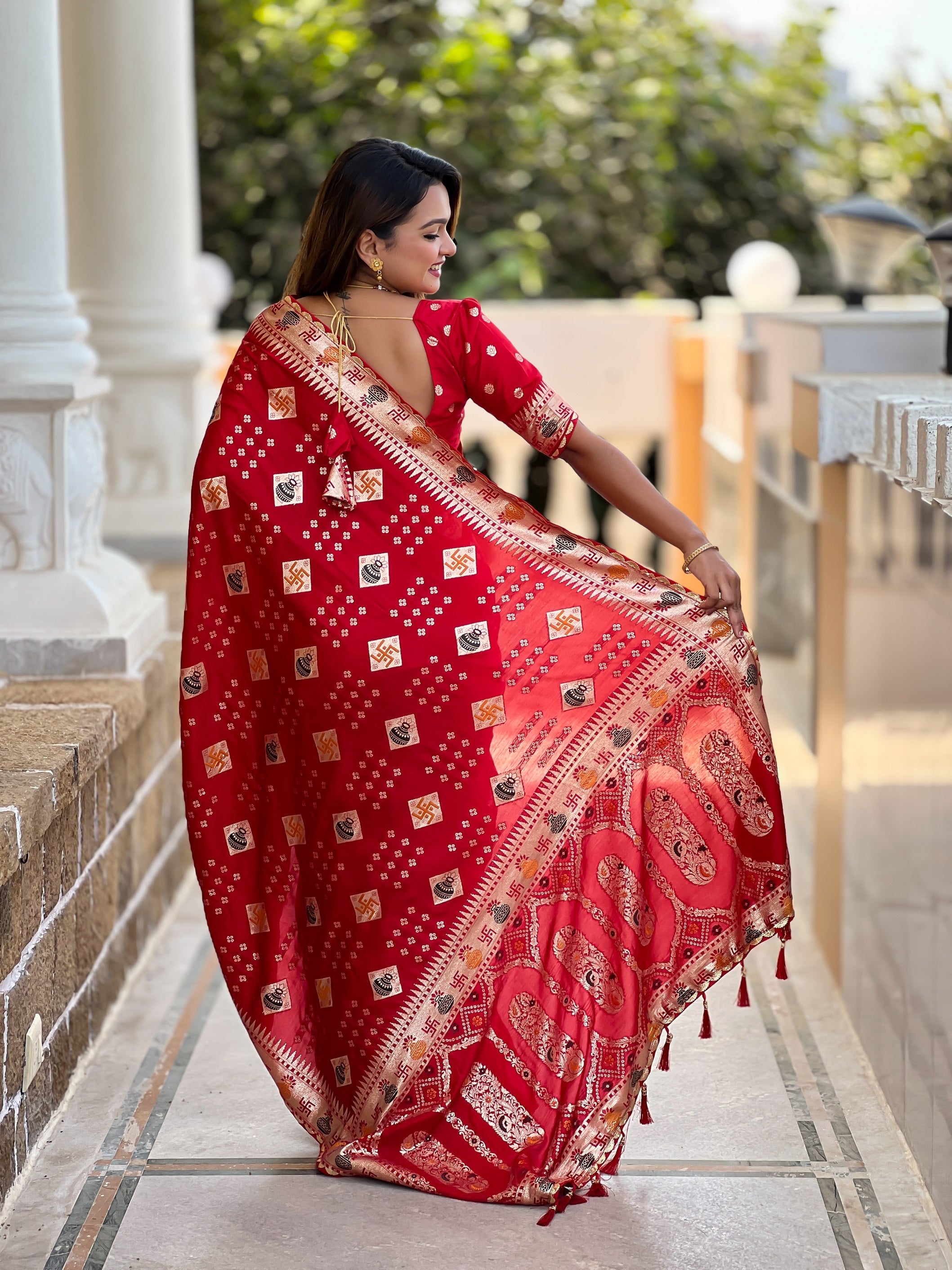 Vedant Vastram Soft Dola Silk Fancy Jacquard Bollywood Saree - Red | Grocsy