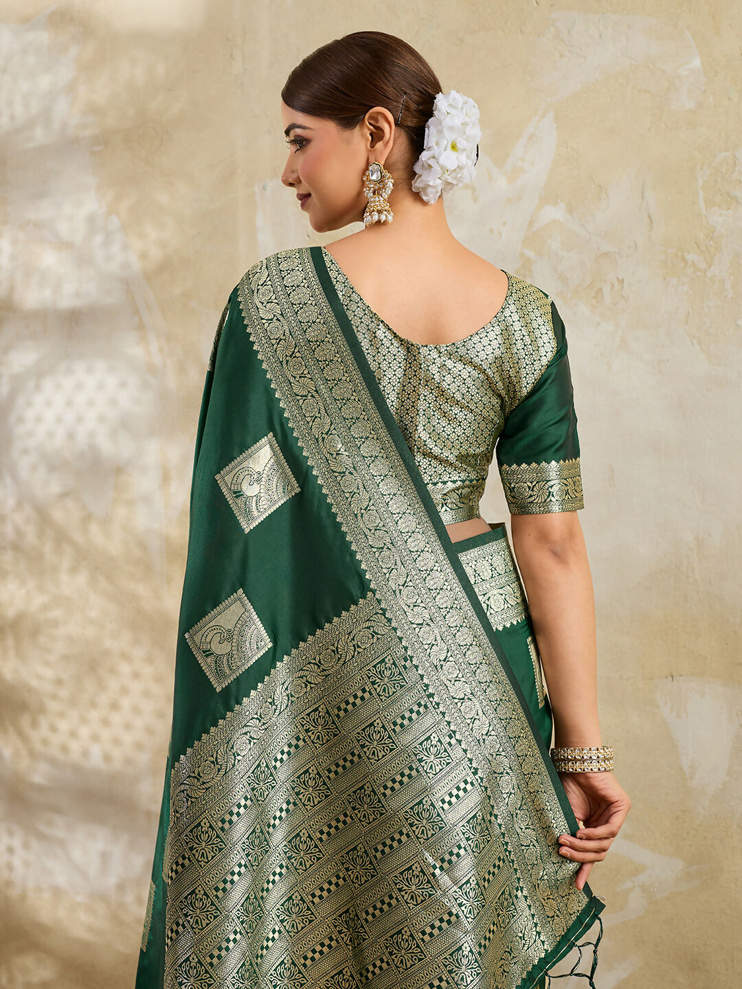 Shree Shyam Fashion Dark Green Silk Blend Saree | Grocsy