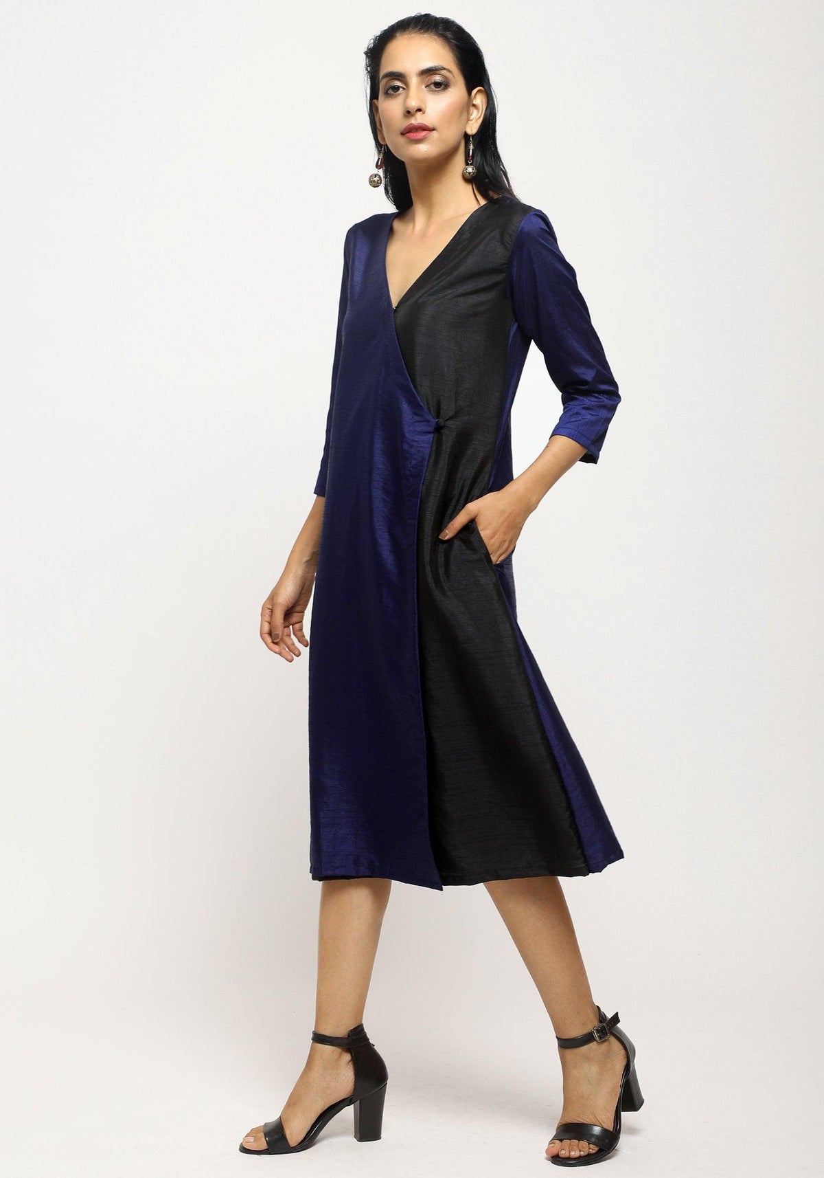 trueBrowns Blue Contrast Overlap Dress | Grocsy