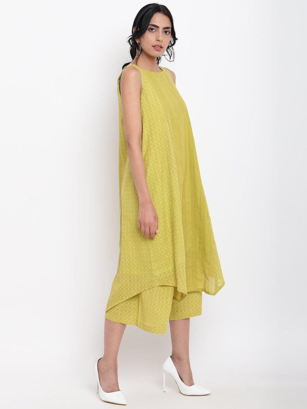 trueBrowns Green Cotton Panelled Kurta Set | Grocsy