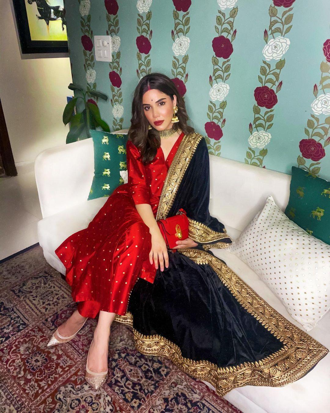 trueBrowns Black Velvet Embroidered Lace Shawl | Grocsy