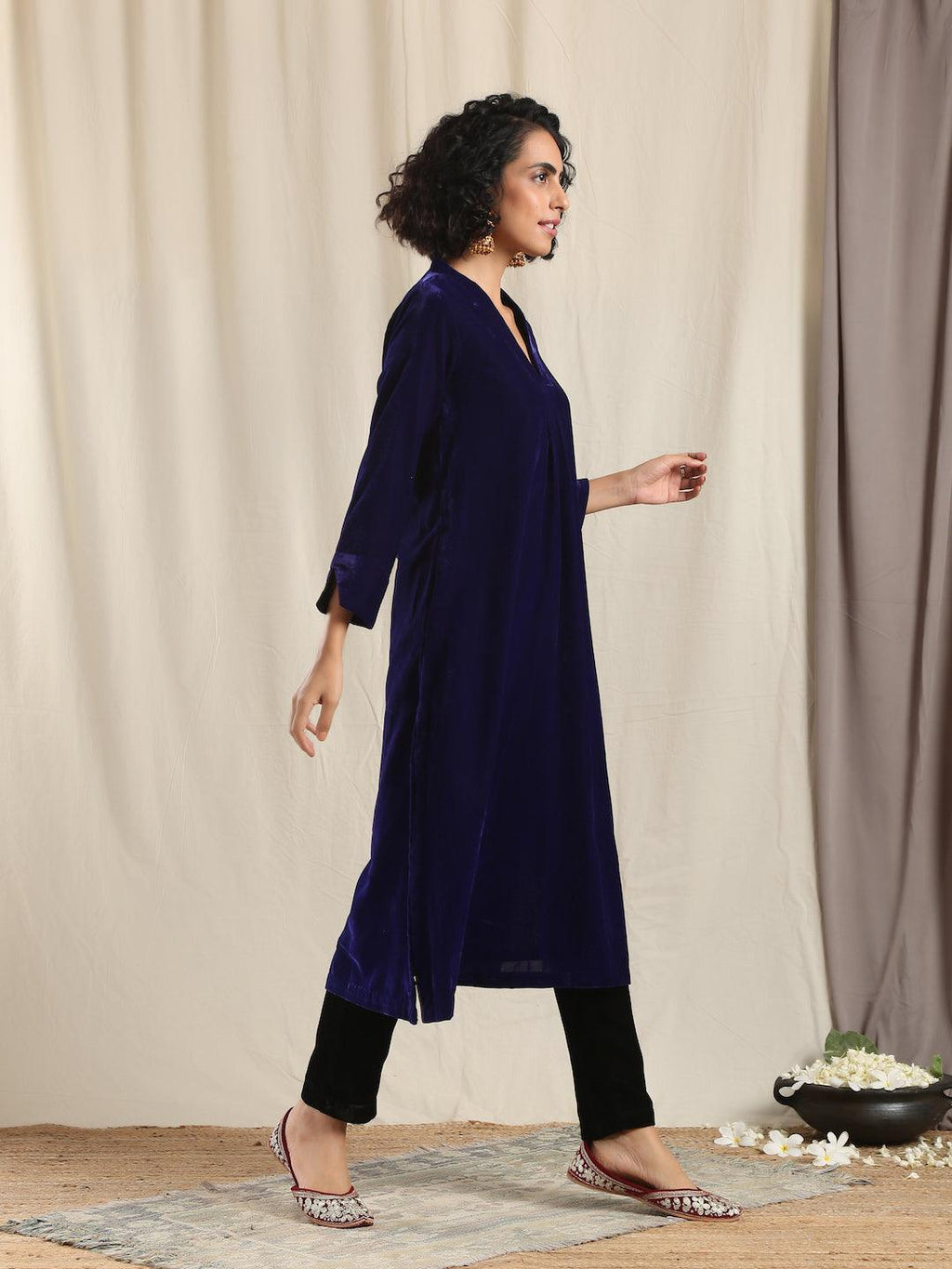 trueBrowns Blue Velvet Slit Kurta | Grocsy