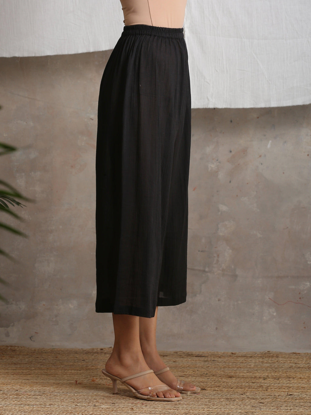 trueBrowns Crinkle Black Palazzo | Grocsy