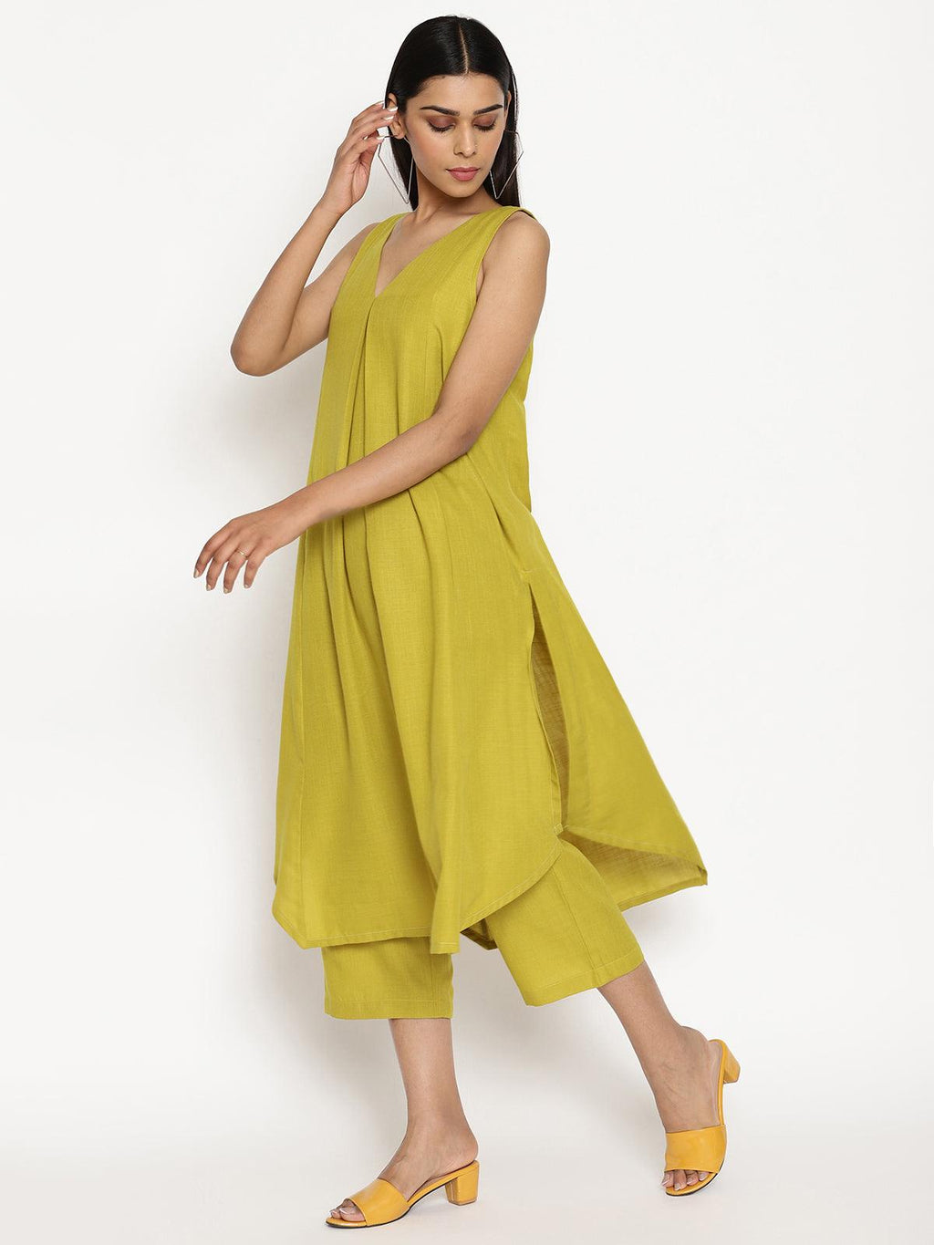trueBrowns Cotton Linen Lime Green Sleeveless Flared Kurta Pant Set | Grocsy