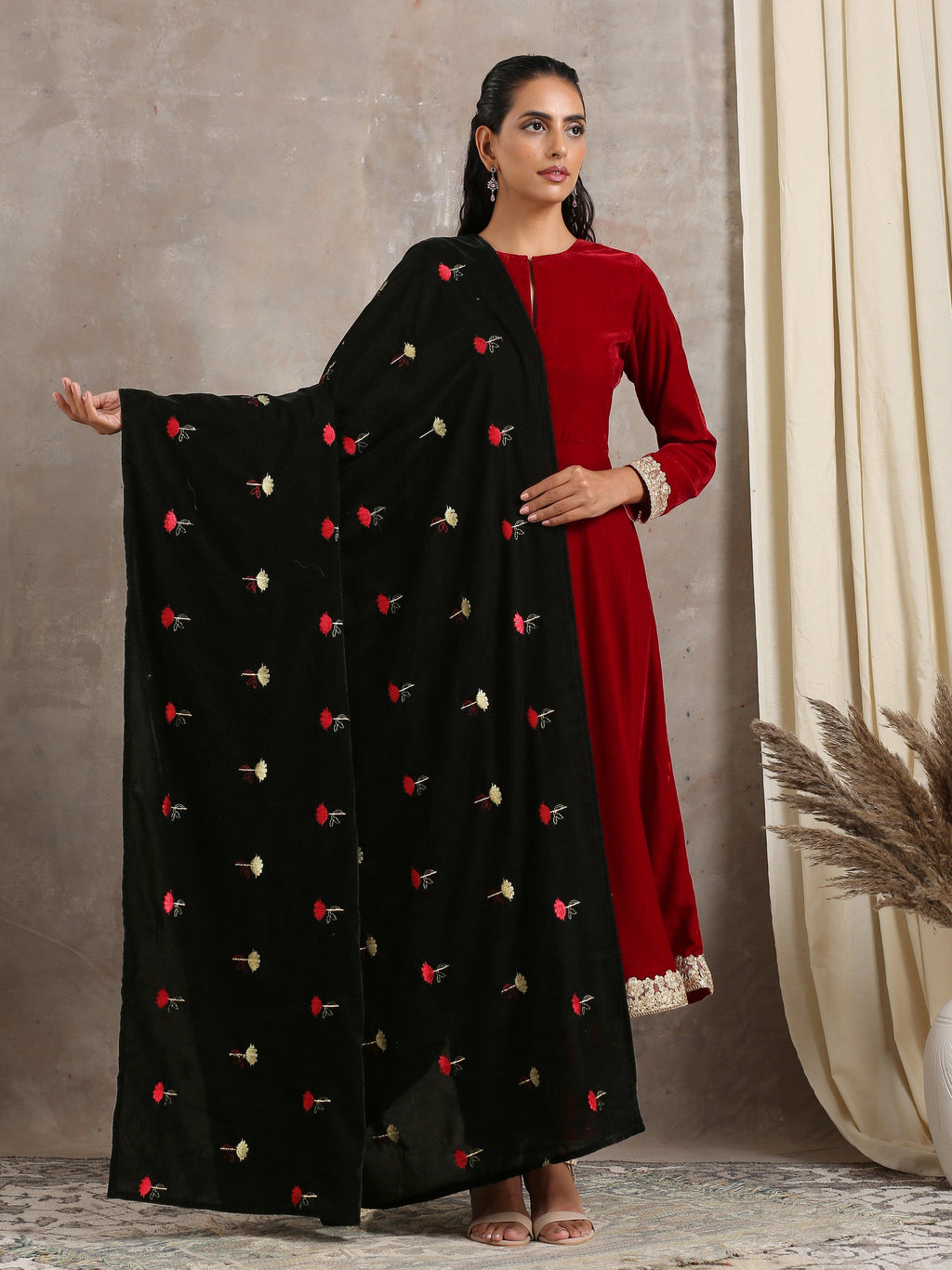 trueBrowns Black Velvet Silk Embroidered Lace Ready Pleated Saree | Grocsy