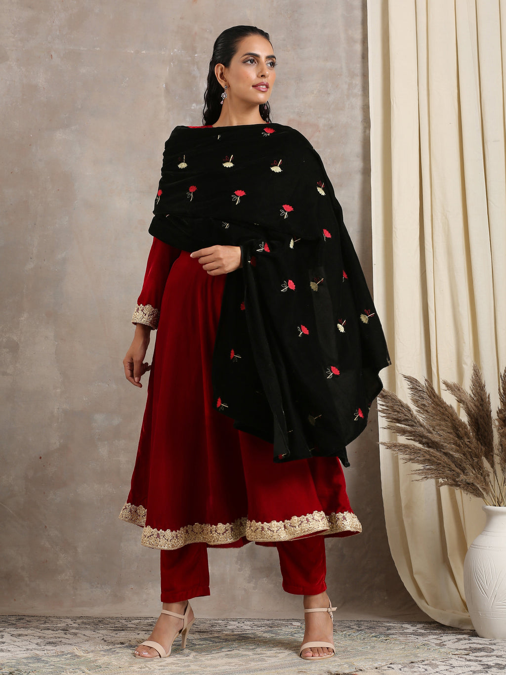 trueBrowns Black Velvet Embroidered Shawl | Grocsy