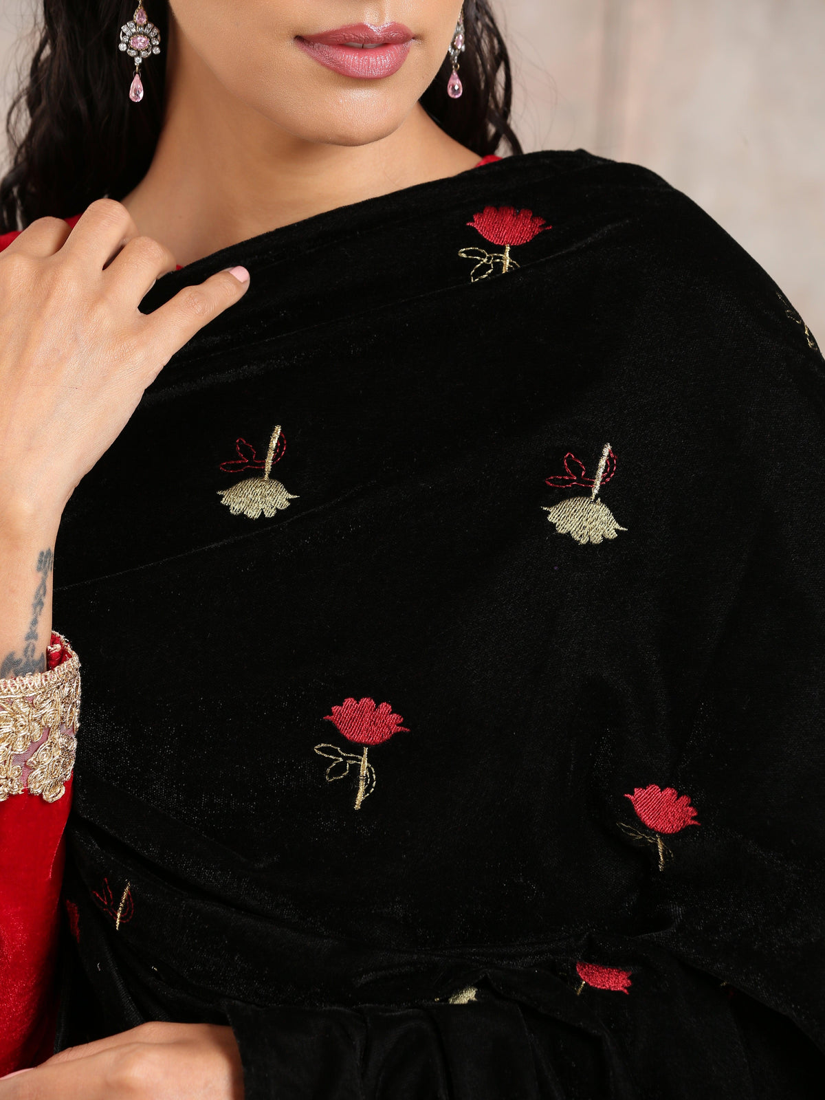trueBrowns Black Velvet Silk Embroidered Lace Ready Pleated Saree | Grocsy