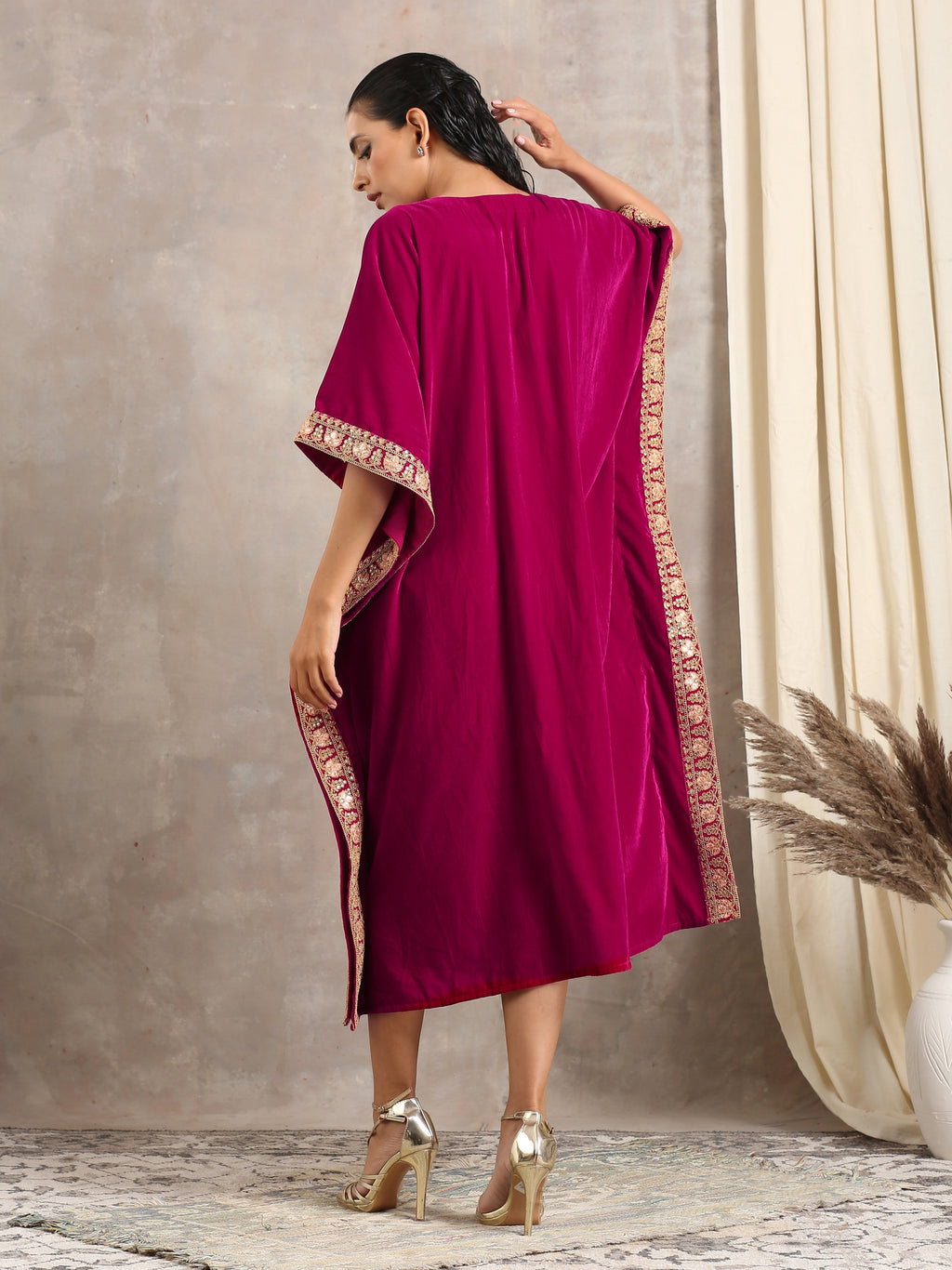 trueBrowns Pink Velvet Lace Kaftan | Grocsy