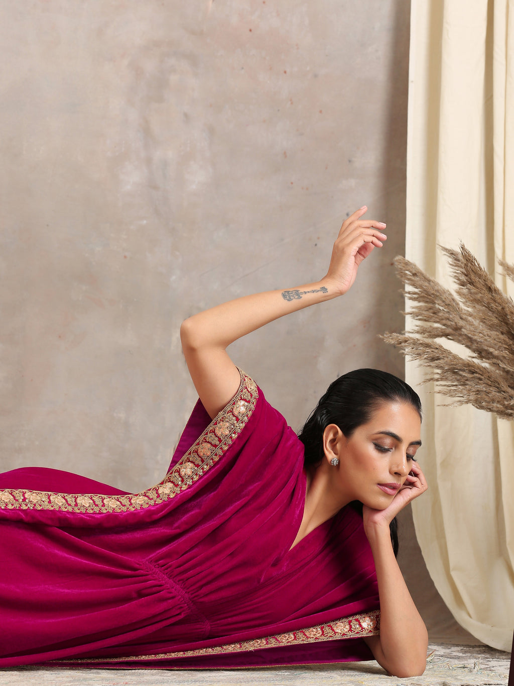 trueBrowns Pink Velvet Lace Kaftan | Grocsy