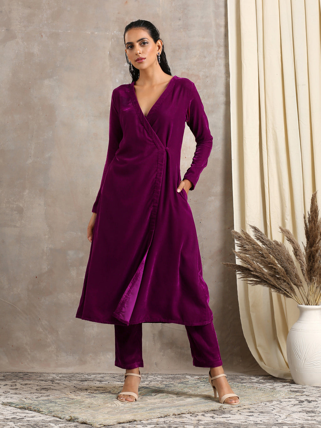 trueBrowns Wine Velvet Pant | Grocsy