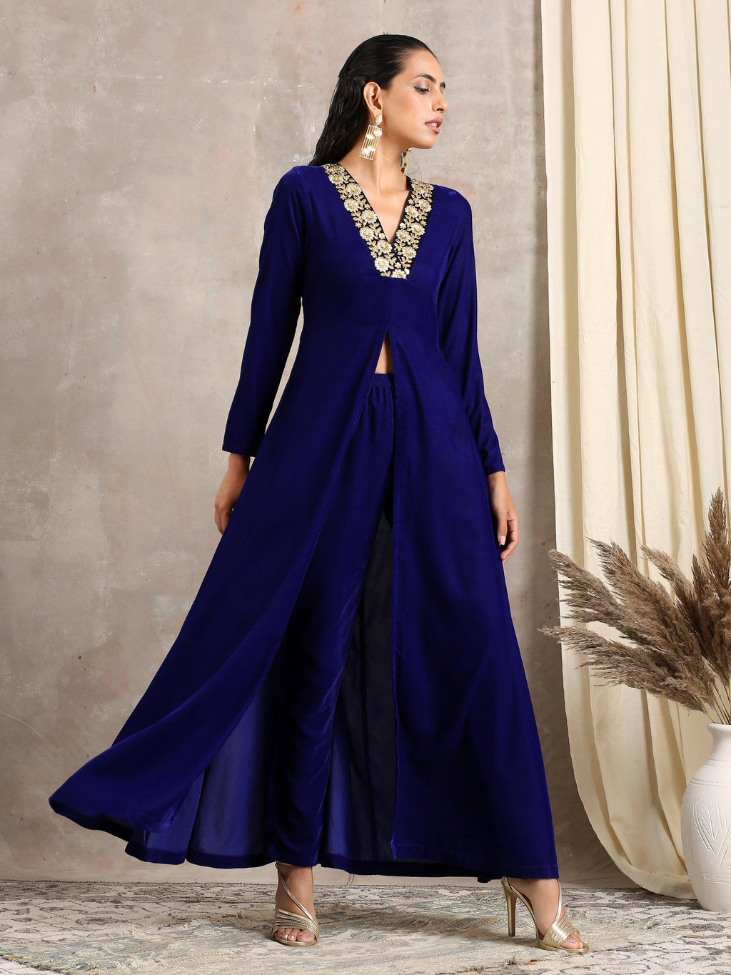 trueBrowns Blue Velvet Front Slit Kurta | Grocsy