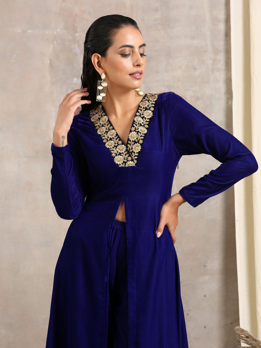 trueBrowns Blue Velvet Front Slit Kurta | Grocsy
