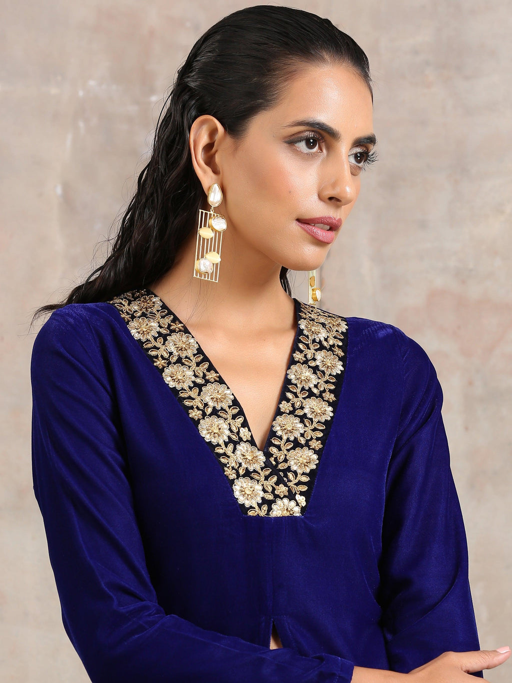 trueBrowns Blue Velvet Front Slit Kurta | Grocsy