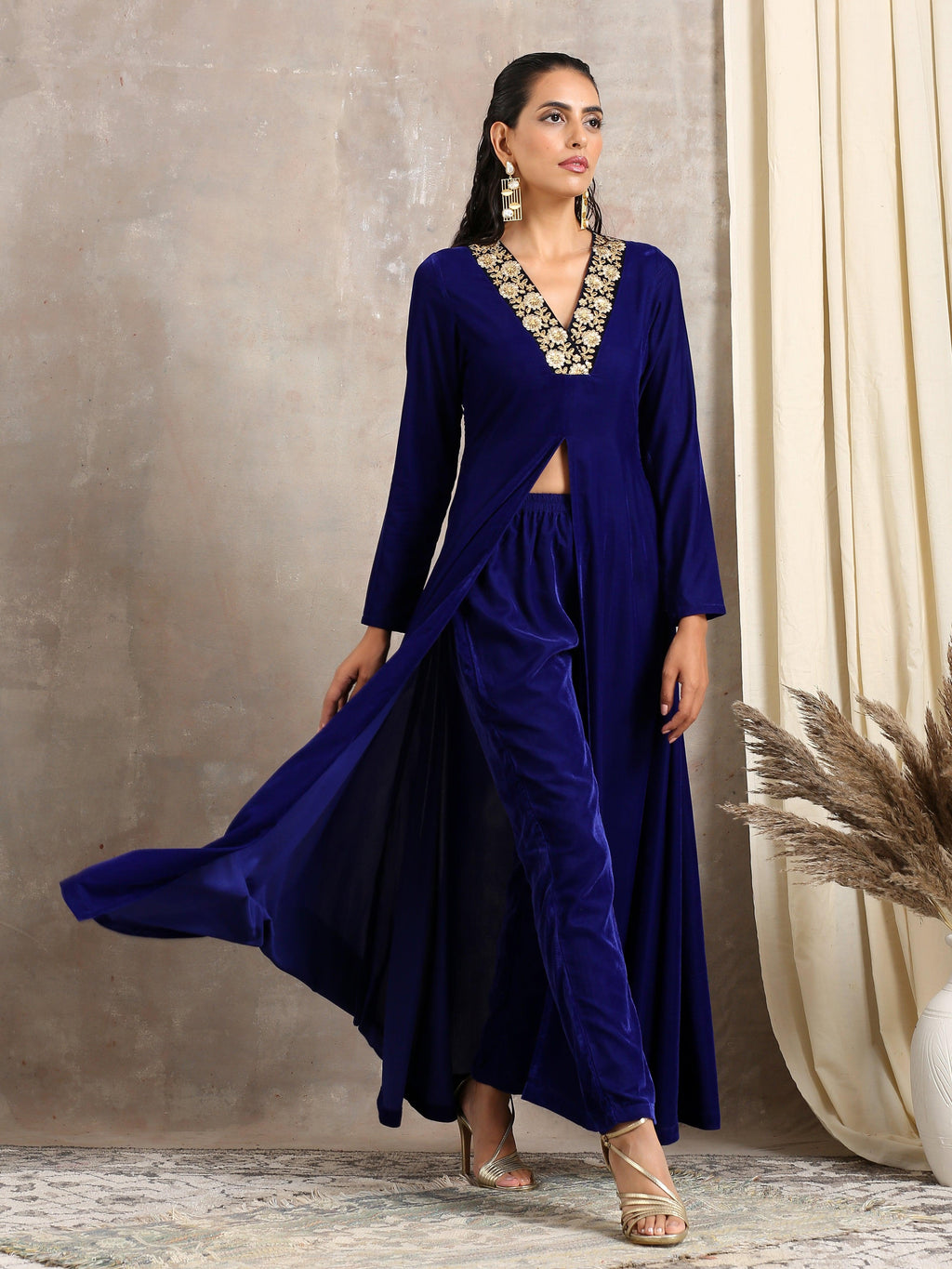 trueBrowns Blue Velvet Front Slit Kurta | Grocsy