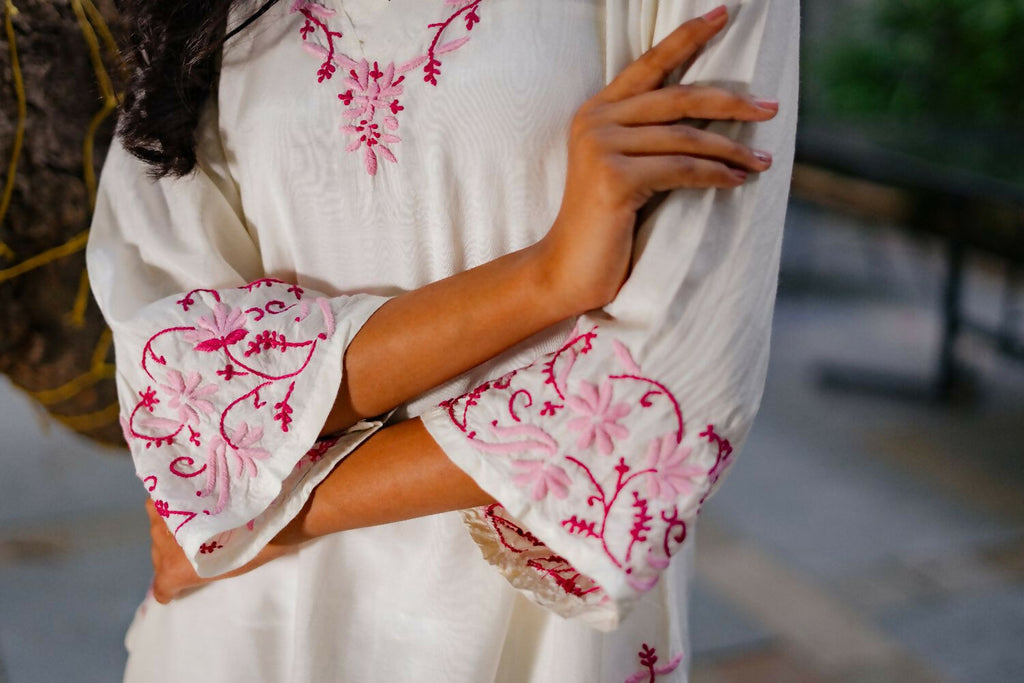 Zibaa Ivory & Pink Muslin Chikankari Kurta | Grocsy