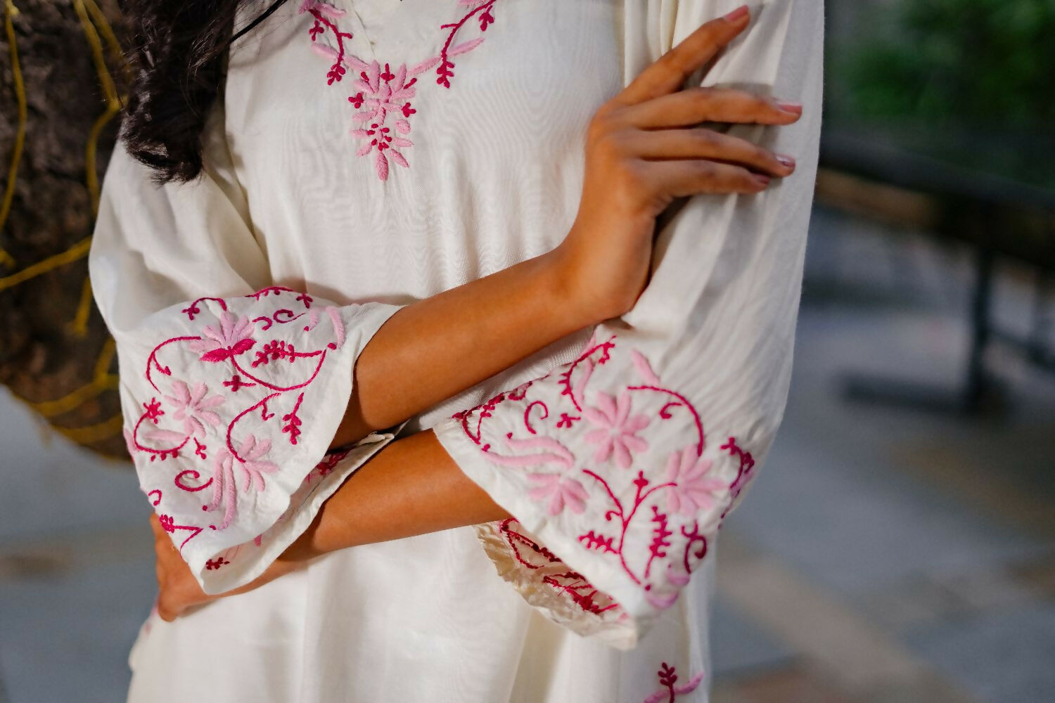 Zibaa Ivory & Pink Muslin Chikankari Kurta | Grocsy