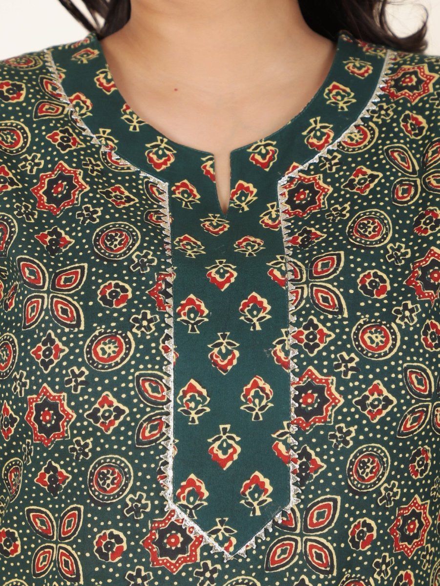 Aramya Straight Soft Cotton Floral Print Women's Kurta - Green | Grocsy